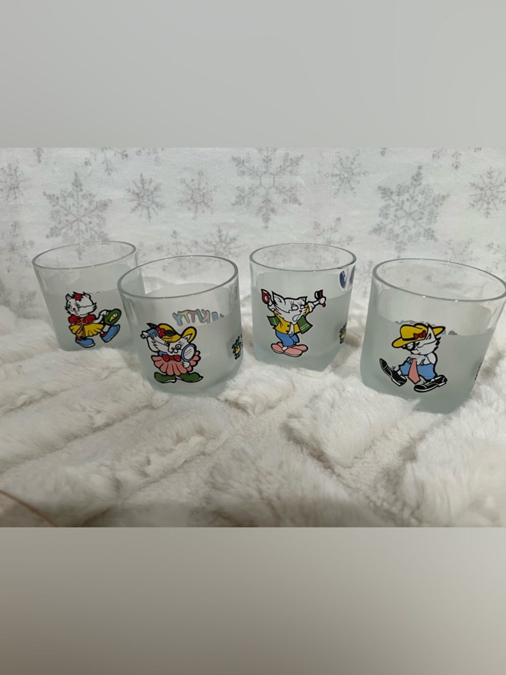HELLO KITTY set of (4) Rare 4oz Drinking Glasses